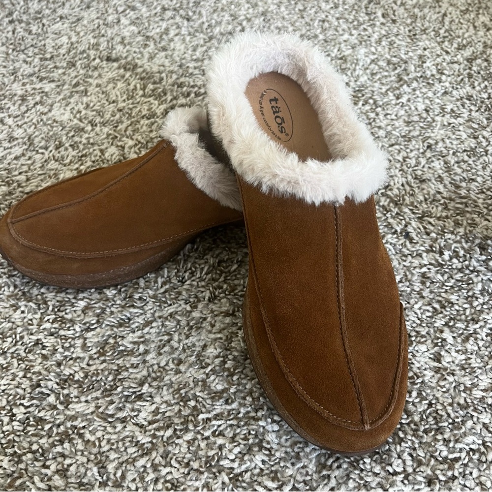 Taos Footwear Future Brown Suede Fur-Lined Clogs Sz 10
